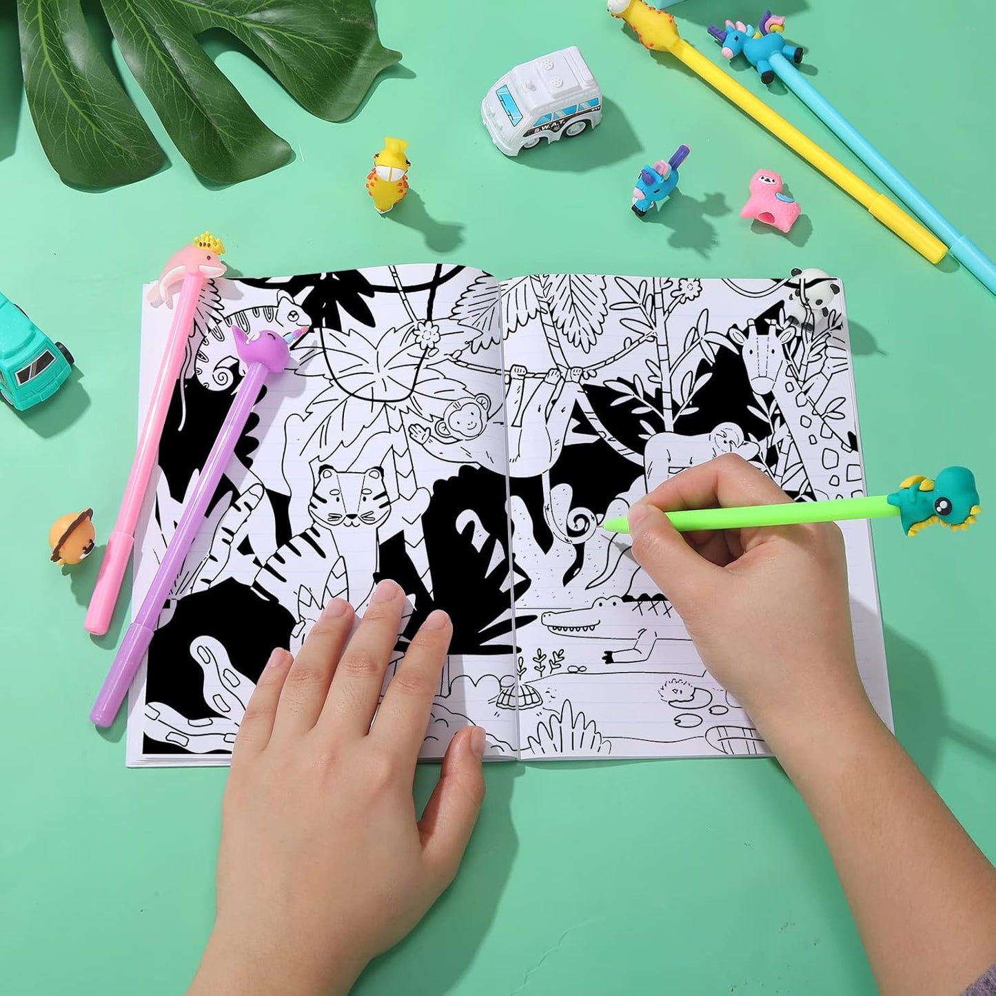 24 Pieces Fun Animal Pens for Kids Cute Cartoon Gel Ink Fun Novelty Pens Bulk Birthdays Gift for Kids Daughter Girls Students Classroom Friends Black Ink Back to School Present(Animal Style)